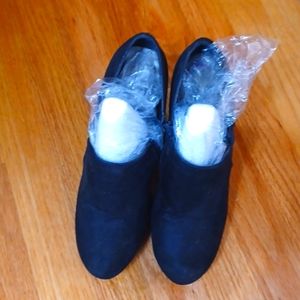 IMPO black suede booties